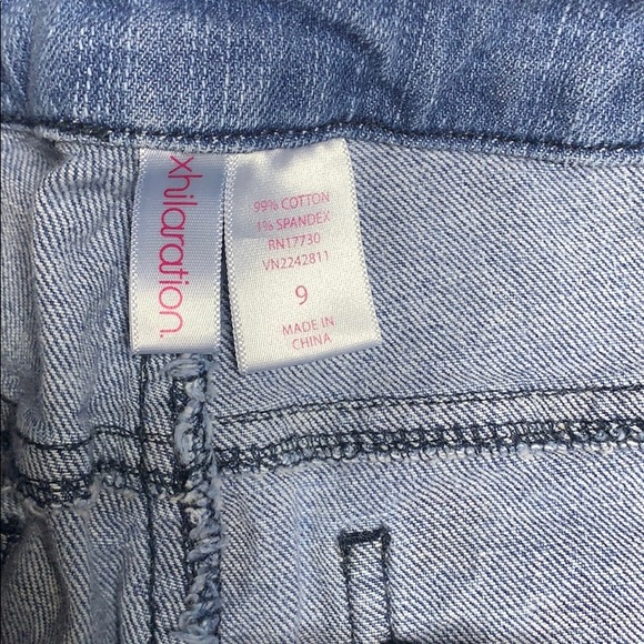 🌵Xhilaration Distressed Americana jean shorts - Picture 3 of 4